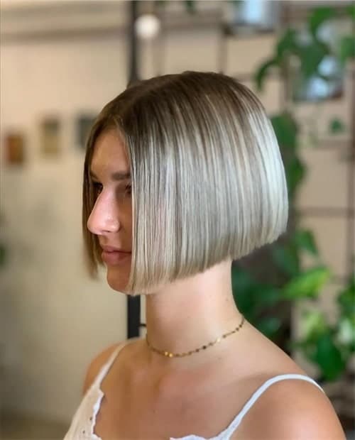 Why do most girls choose a jaw-length bob haircut?