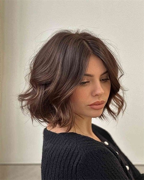 What face shape suits a neck-length bob hairstyle?