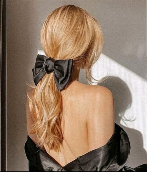 chic pony with bow